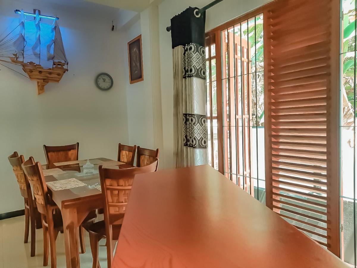 Hotel White House Ratnapura Buitenkant foto