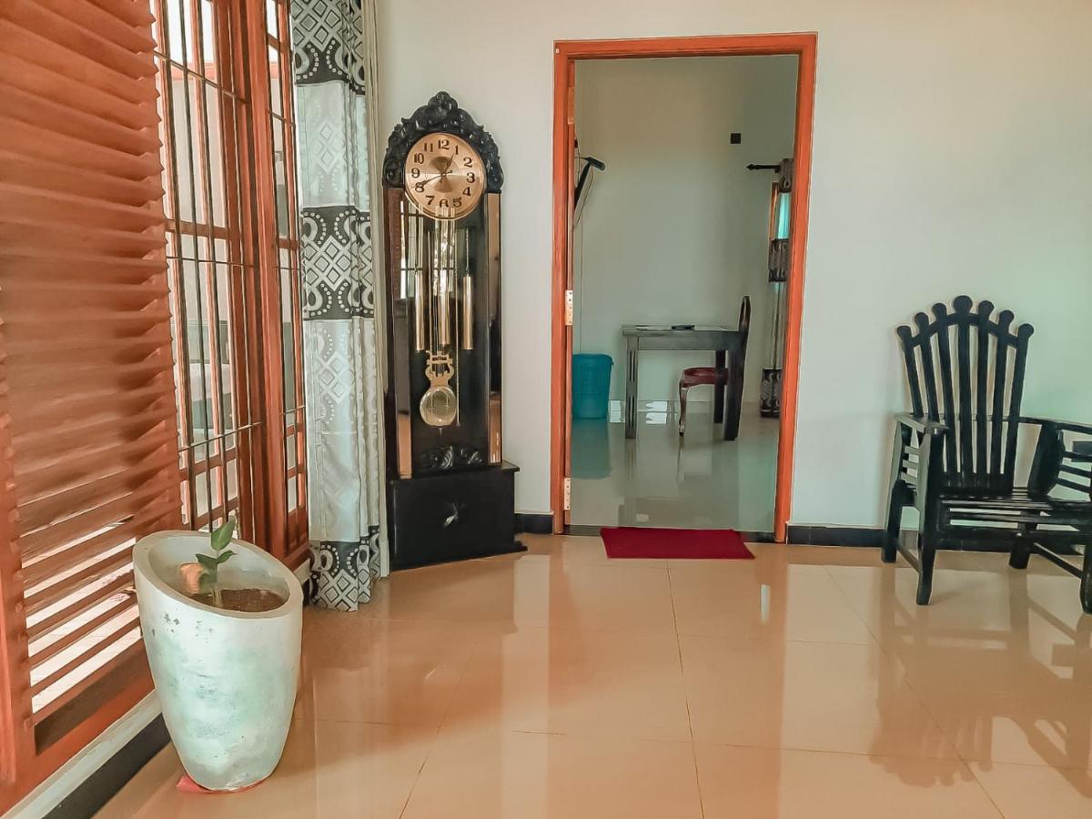 Hotel White House Ratnapura Buitenkant foto