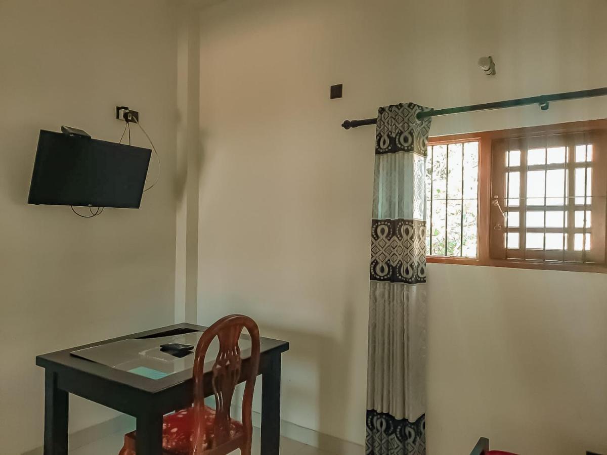 Hotel White House Ratnapura Buitenkant foto