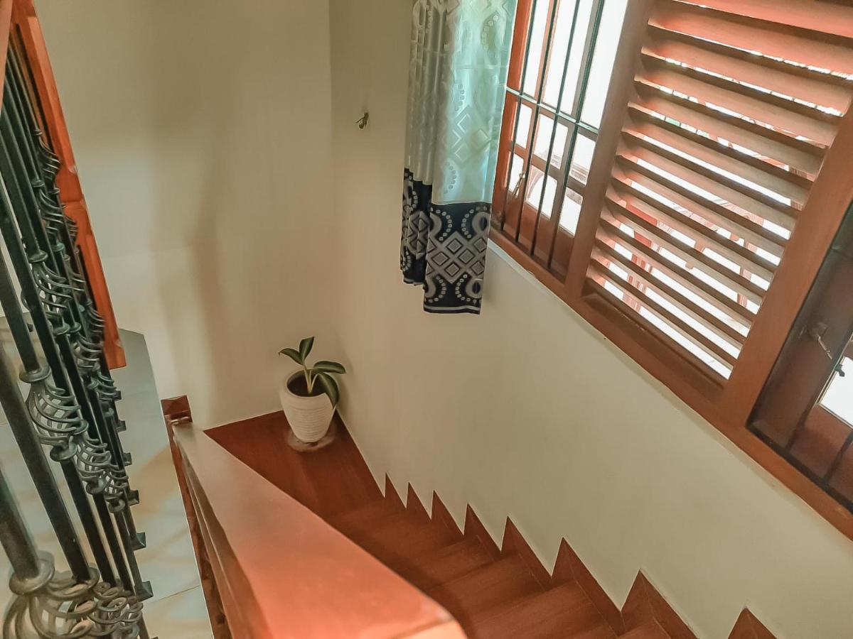 Hotel White House Ratnapura Buitenkant foto
