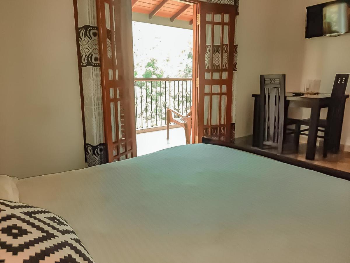 Hotel White House Ratnapura Buitenkant foto