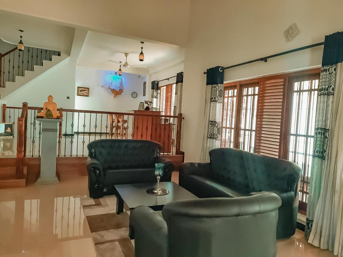 Hotel White House Ratnapura Buitenkant foto