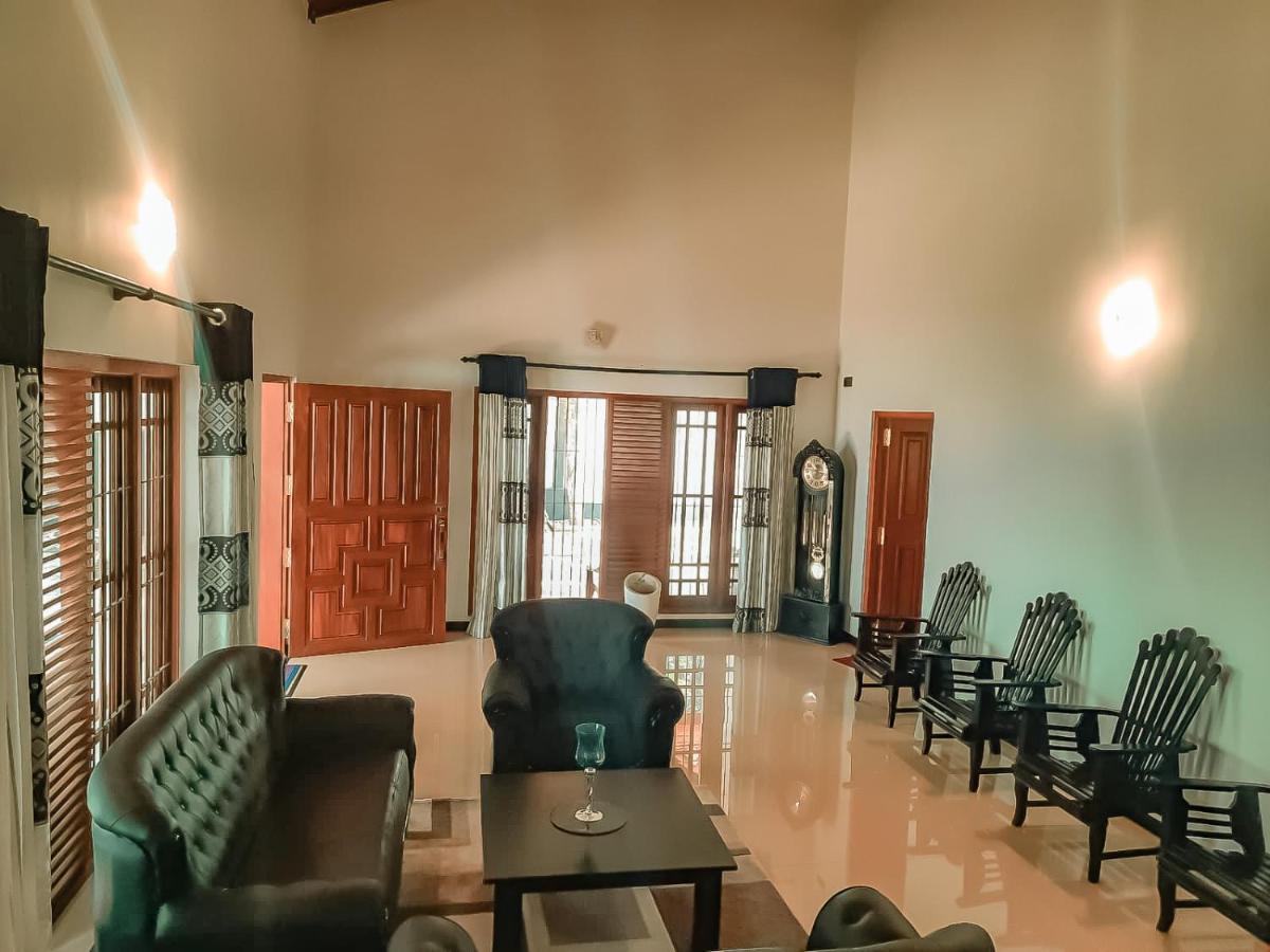 Hotel White House Ratnapura Buitenkant foto