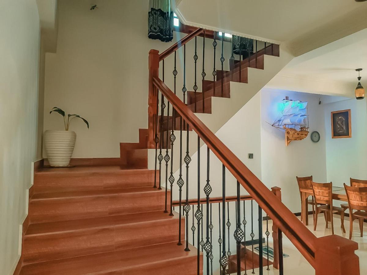 Hotel White House Ratnapura Buitenkant foto
