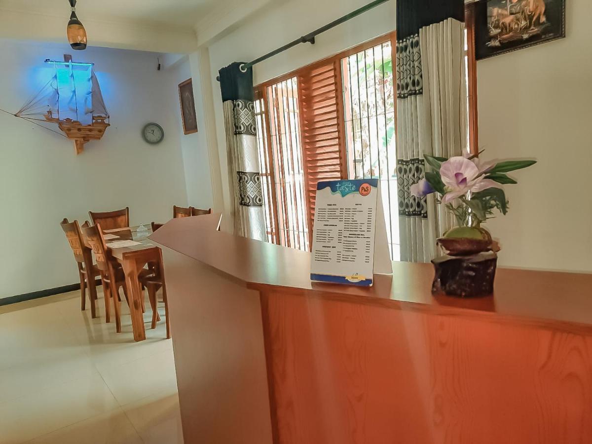 Hotel White House Ratnapura Buitenkant foto