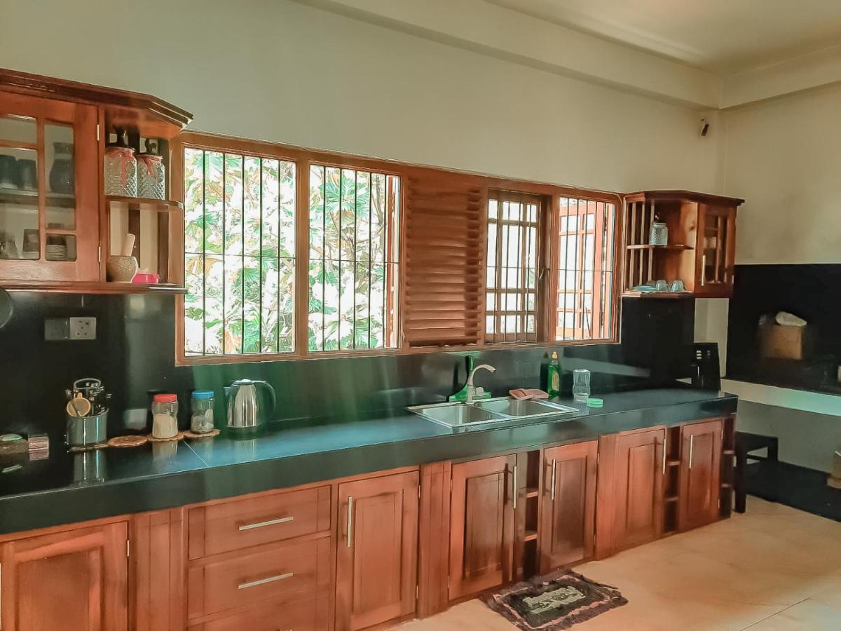 Hotel White House Ratnapura Buitenkant foto