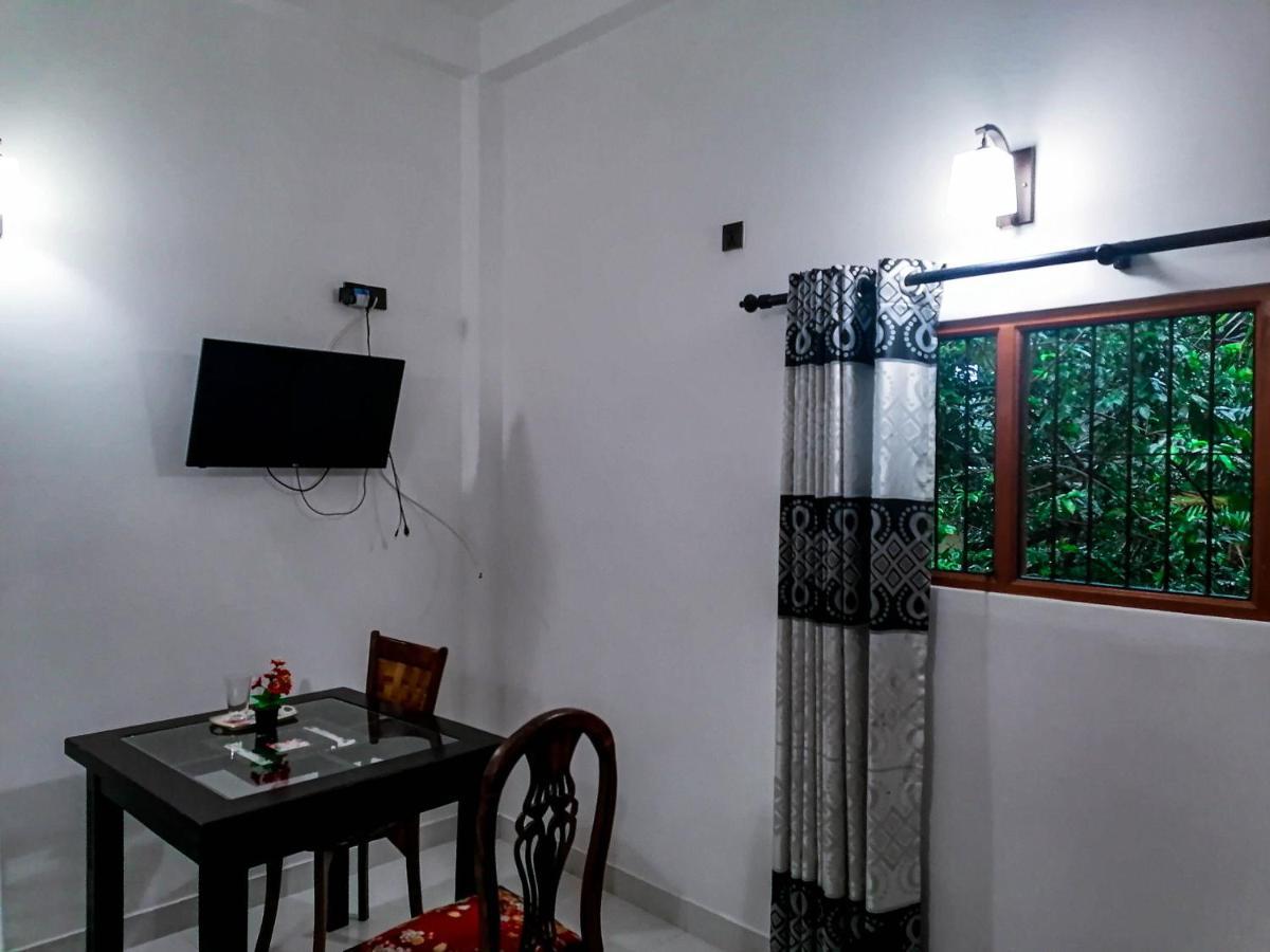 Hotel White House Ratnapura Buitenkant foto
